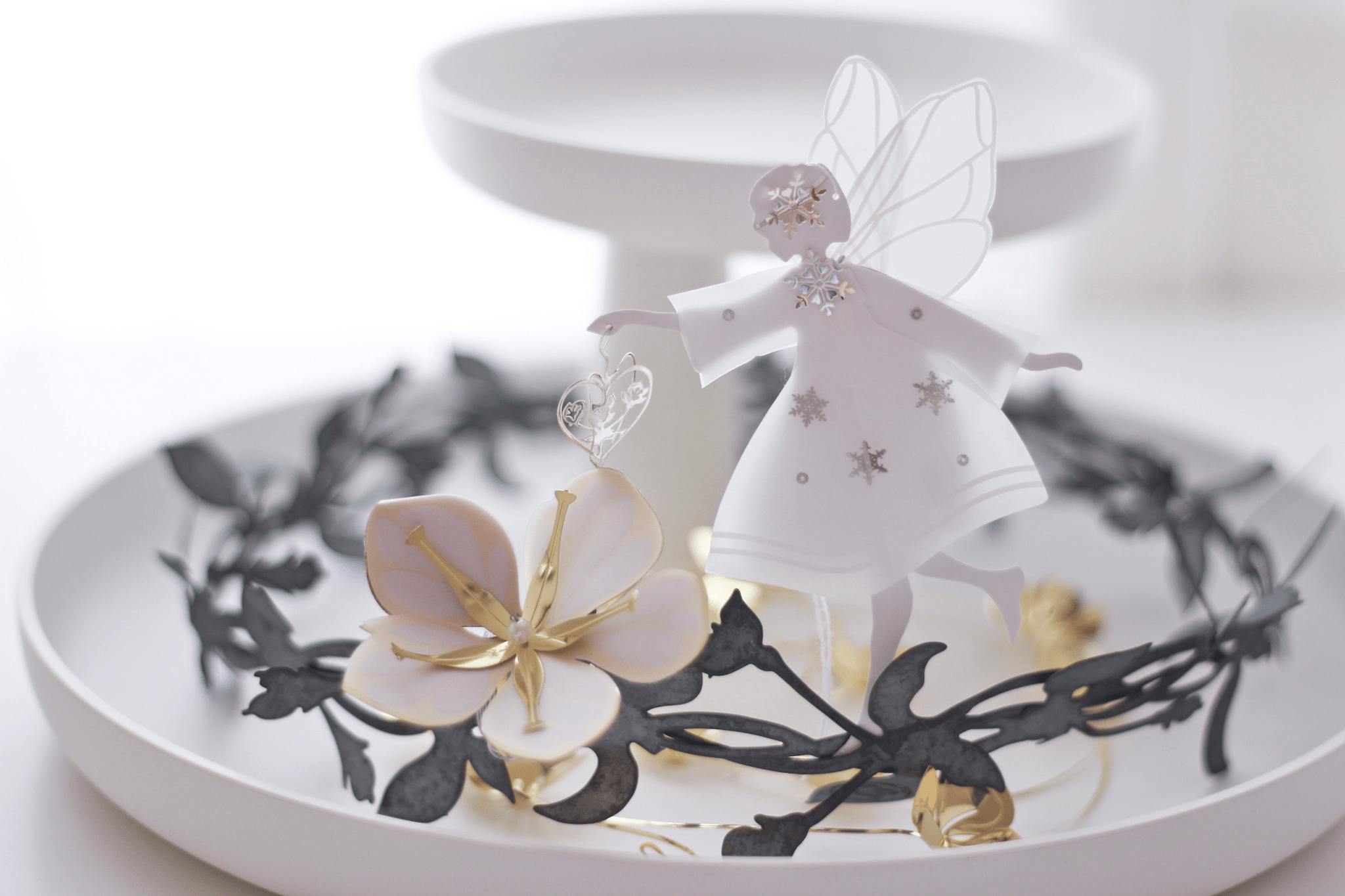 Flowers, White & Gold, small