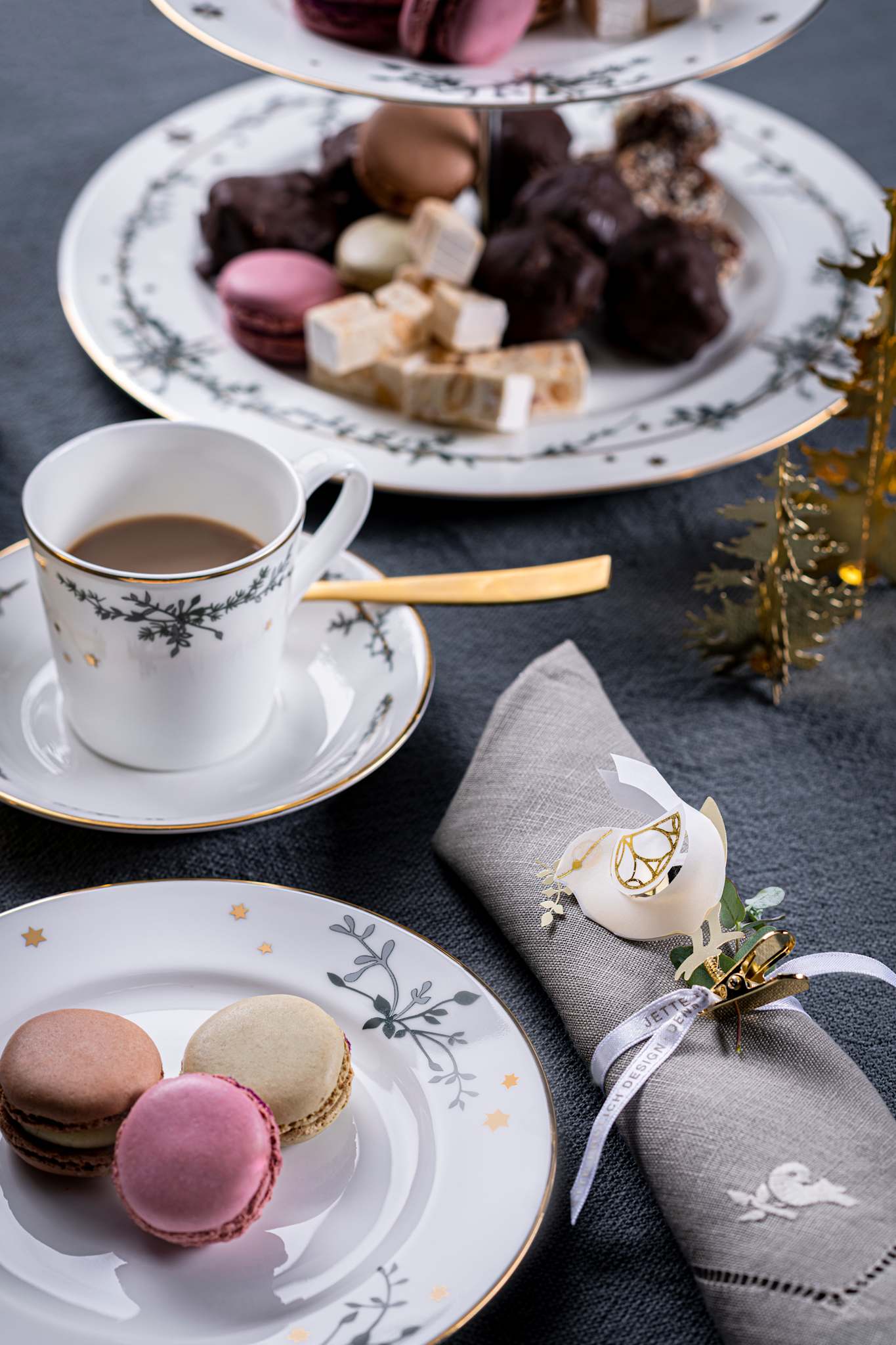 Wintersterne, Tasse und Untertasse